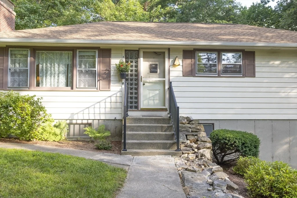 Photo of 35 Carleton Rd