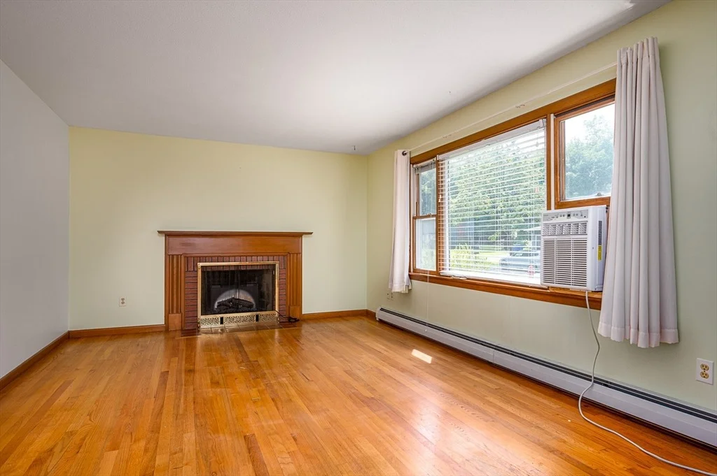 Photo of 124 Pondview Dr