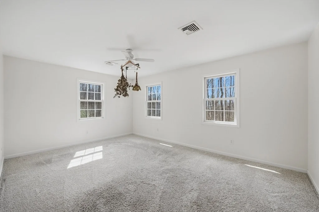 Photo of 1048 Main Rd