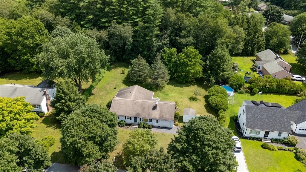 Photo of 15 Burbank Ln