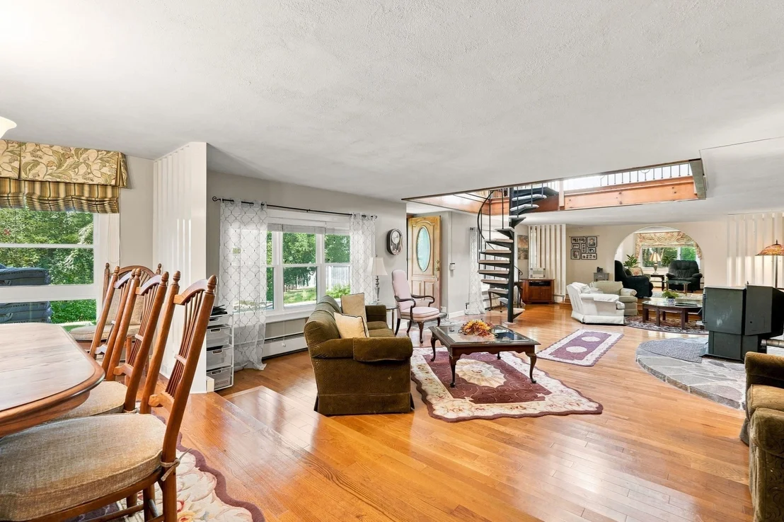 Photo of 6 Ragged Hill Rd