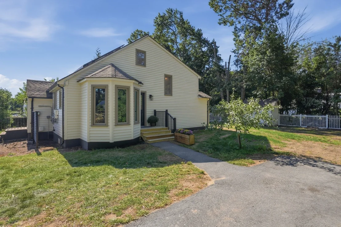 Photo of 27 Robert Rd