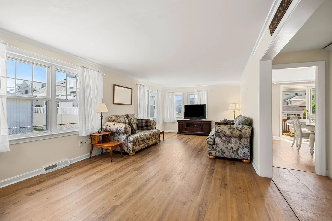 Photo of 1 Lewis Ave