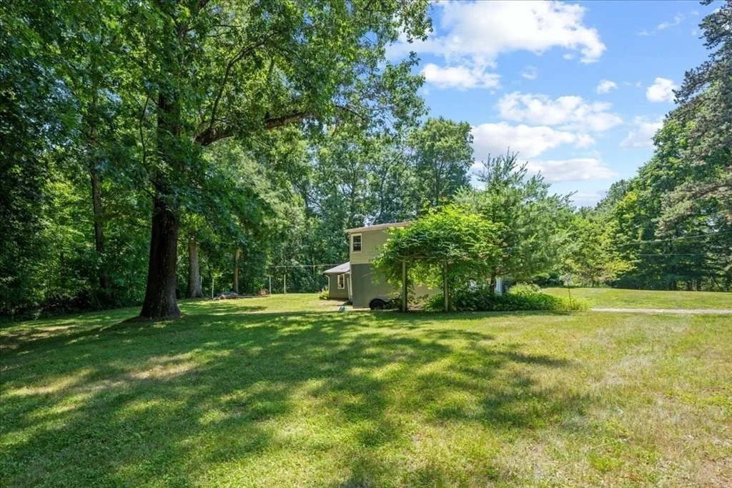 Photo of 237 Boston Rd