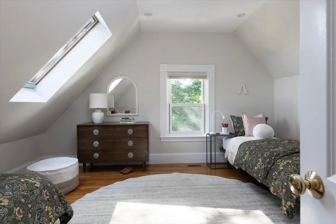 Photo of Unit 2 at 16 Kent Sq.