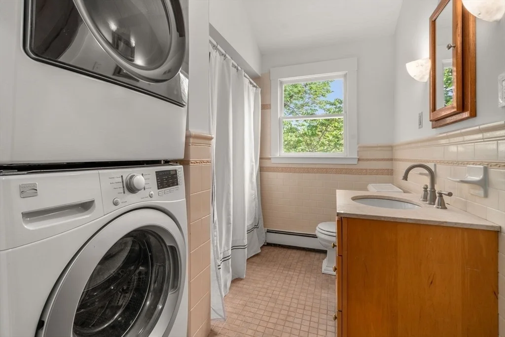 Photo of Unit 2 at 33 Ackers Ave
