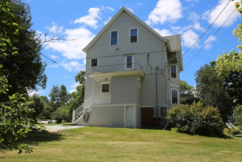 Photo of 911 Pleasant St