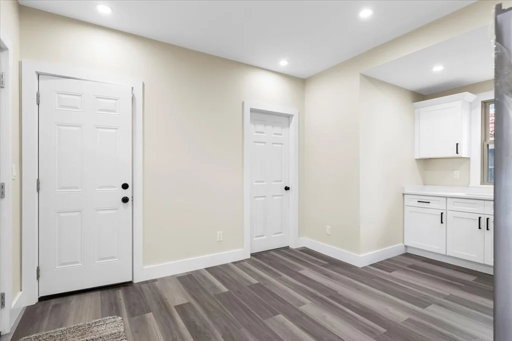 Photo of 123 Bay St