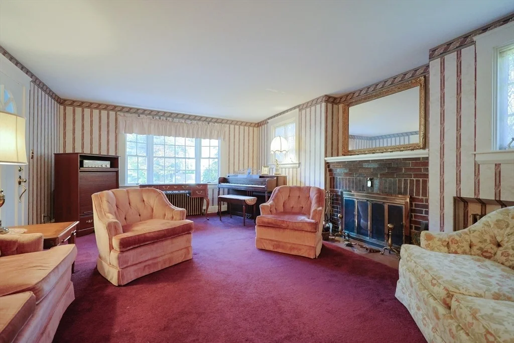 Photo of 587 Common St
