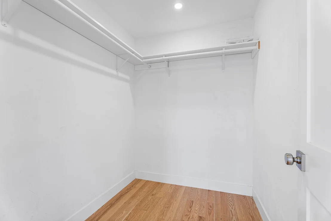 Photo of 32 Valmor St