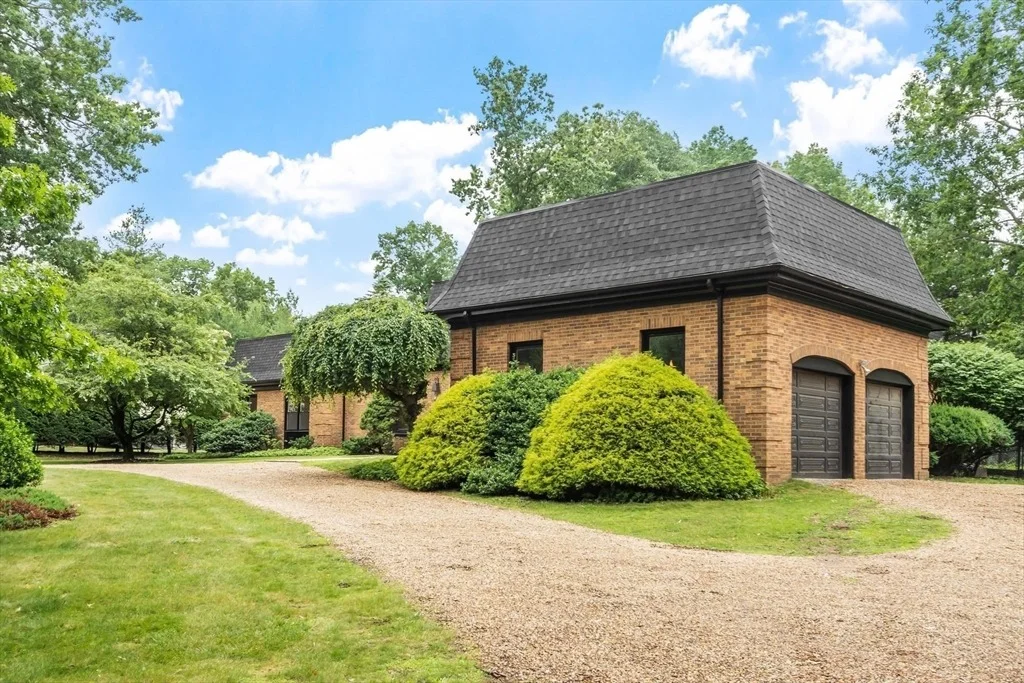 Photo of 21 Wildewood Dr