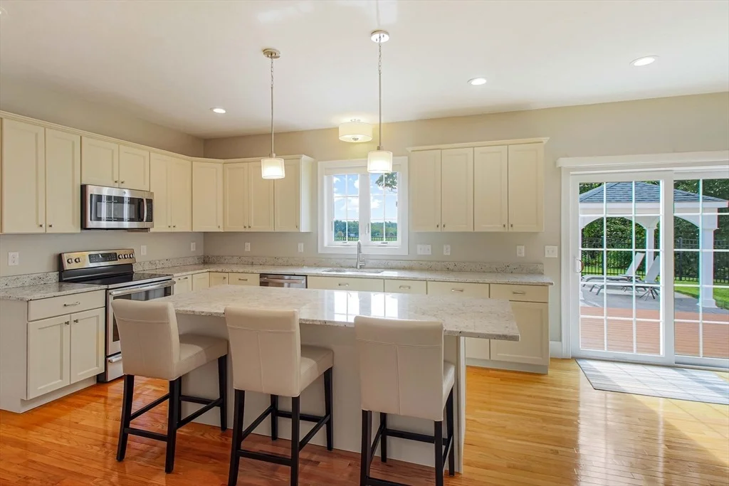 Photo of 102 Kennedy Cir