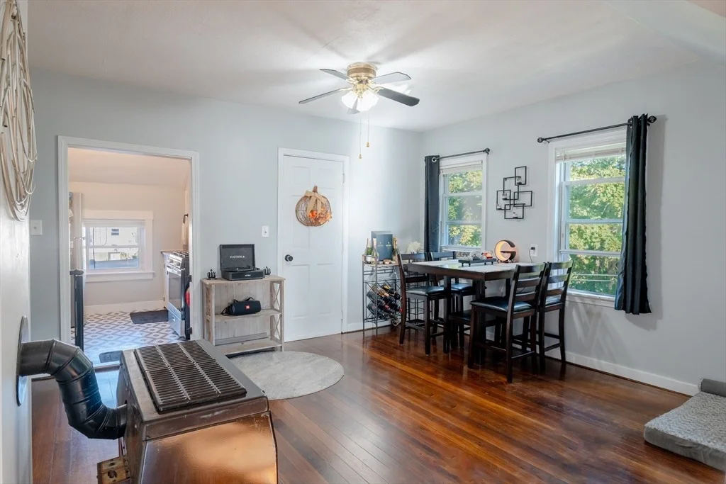 Photo of 8 Gladding Pl