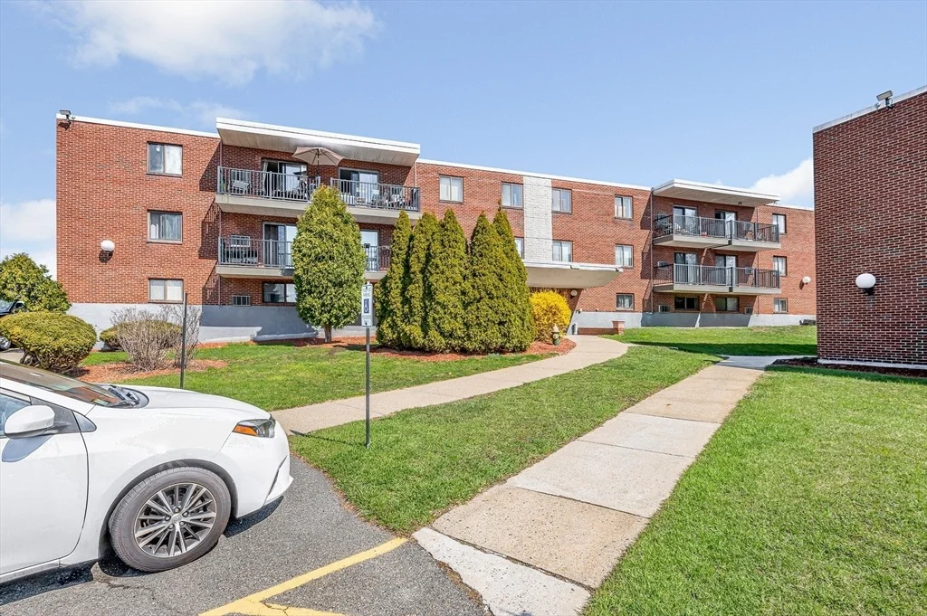 Photo of Unit 21 at 300 Governor Drive
