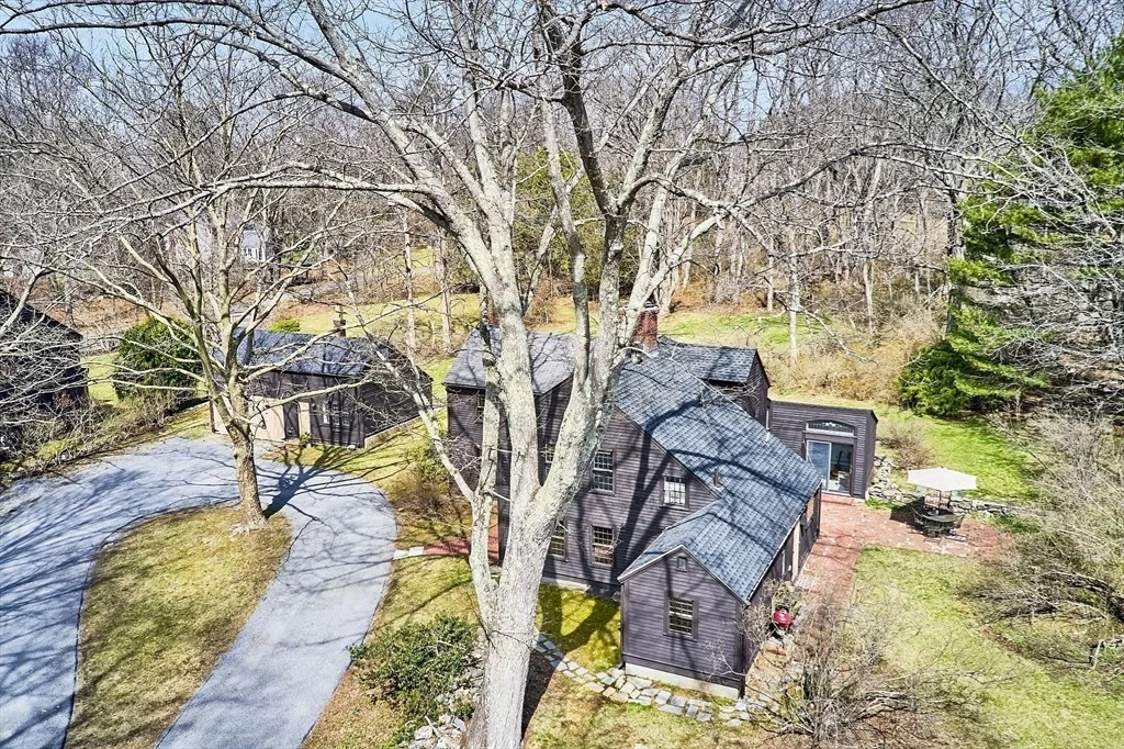 Photo of 320 Lowell Rd