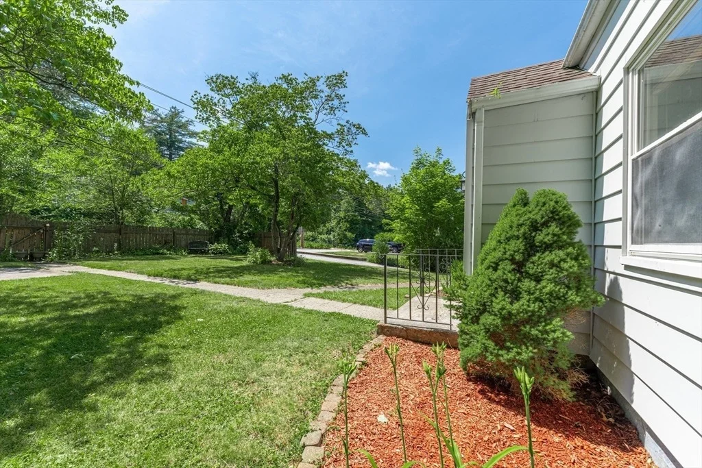 Photo of 152 Southbridge Rd