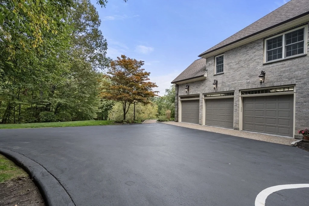 Photo of 253 Cranbrook Dr