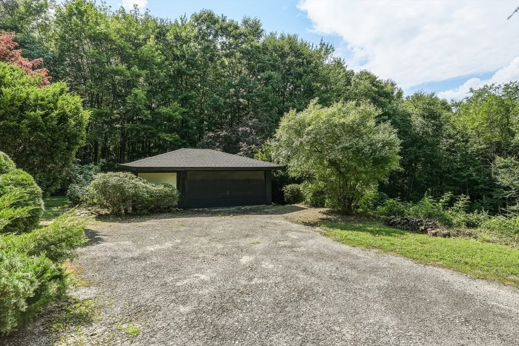 Photo of 5 Laurel Ridge Dr