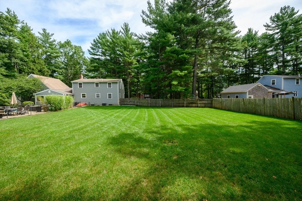 Photo of 86 Edgewater Dr