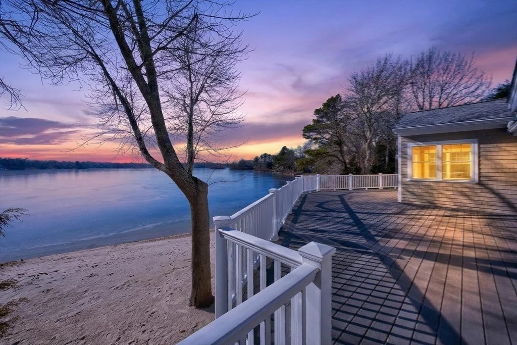 Photo of 357 Lakeside Drive West