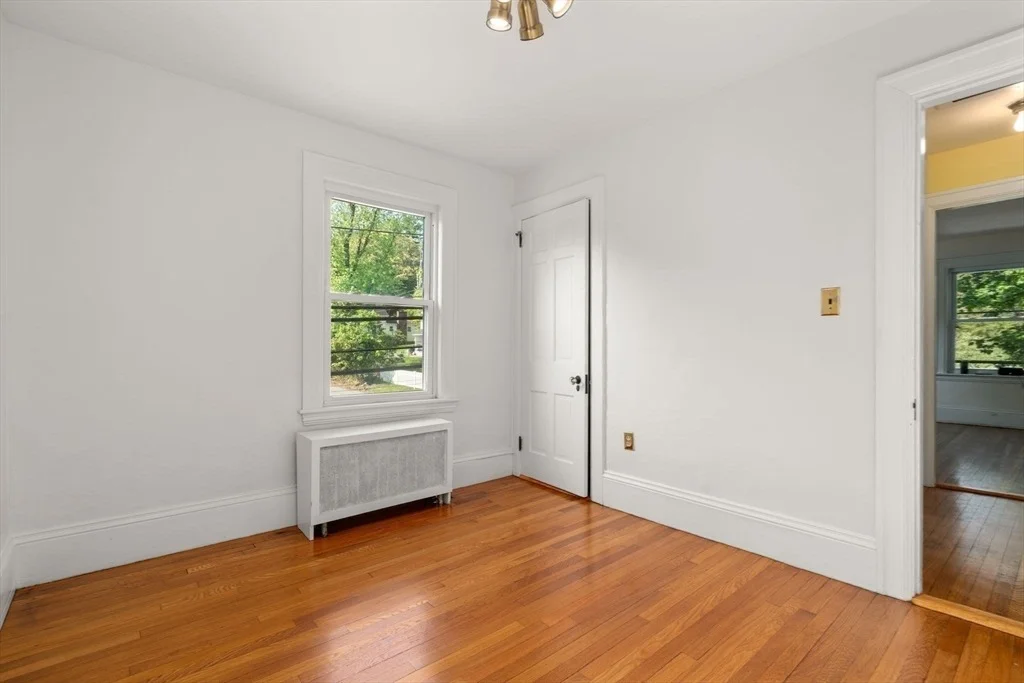 Photo of 1231 Pleasant St