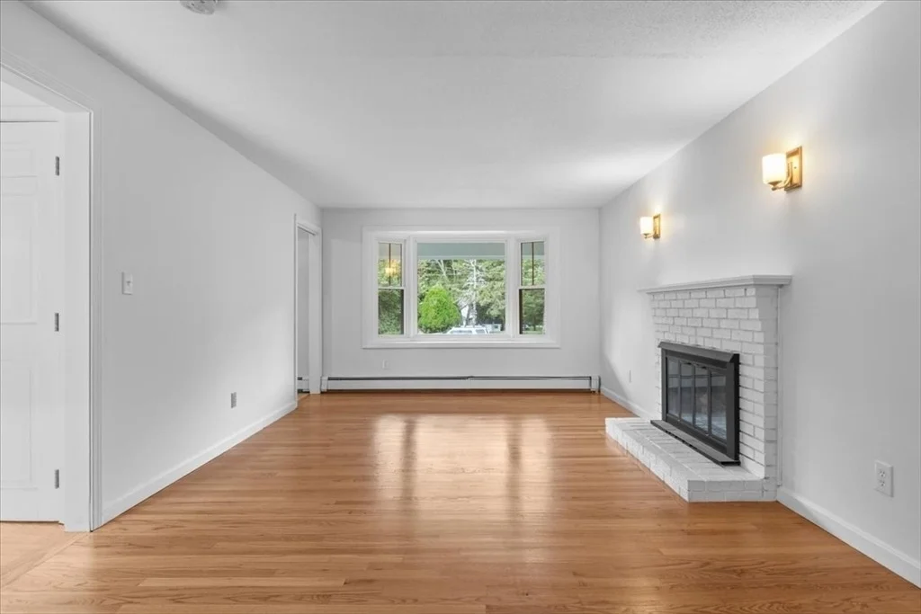 Photo of 33 Barnstable Rd
