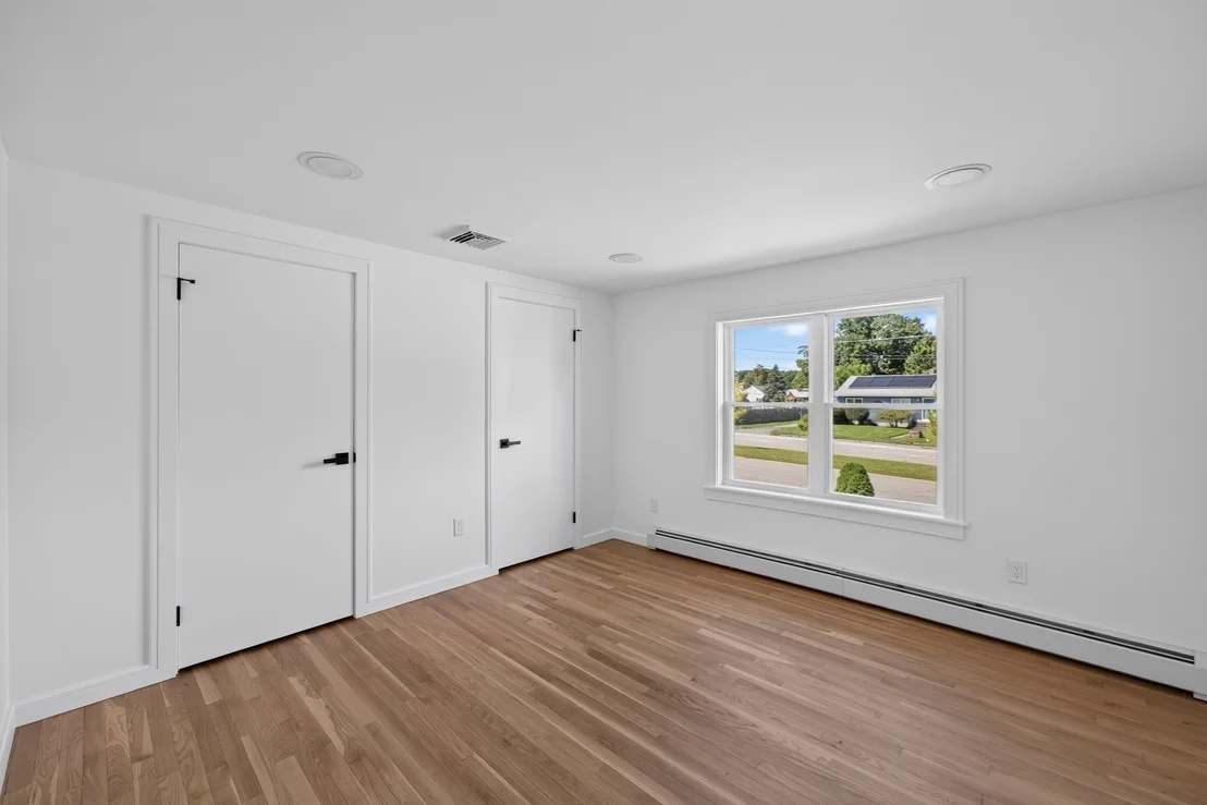 Photo of 585 N Eastern Ave