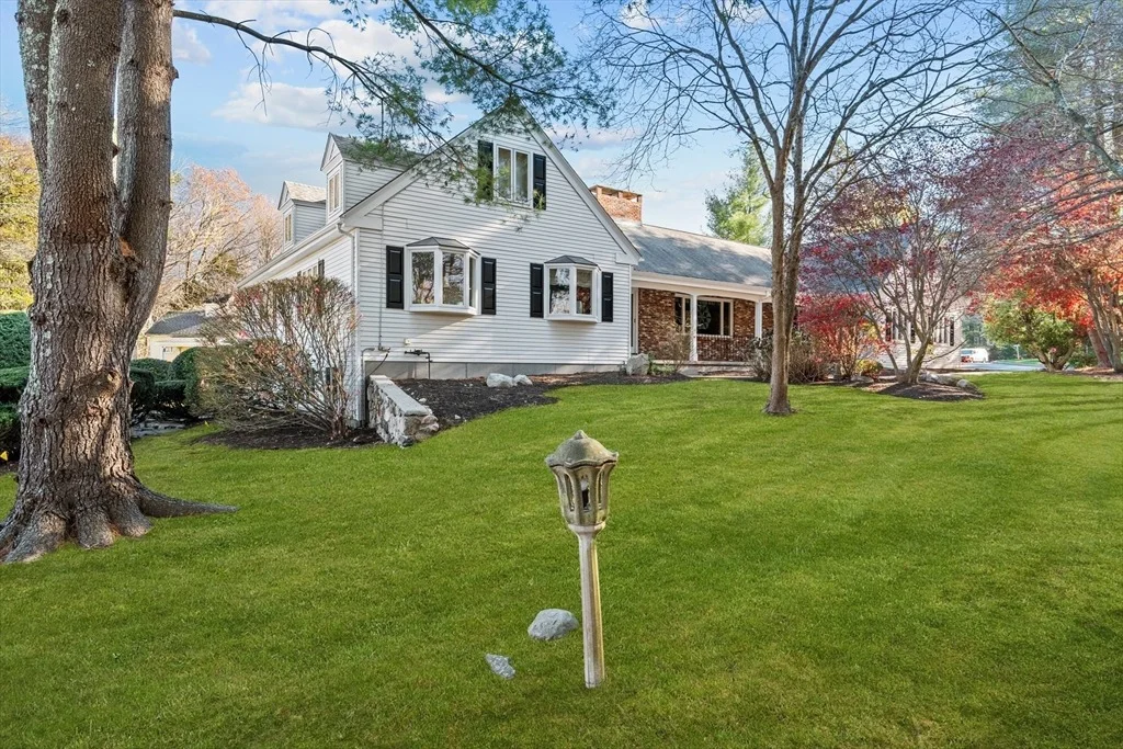 Photo of 676 Salem End Rd