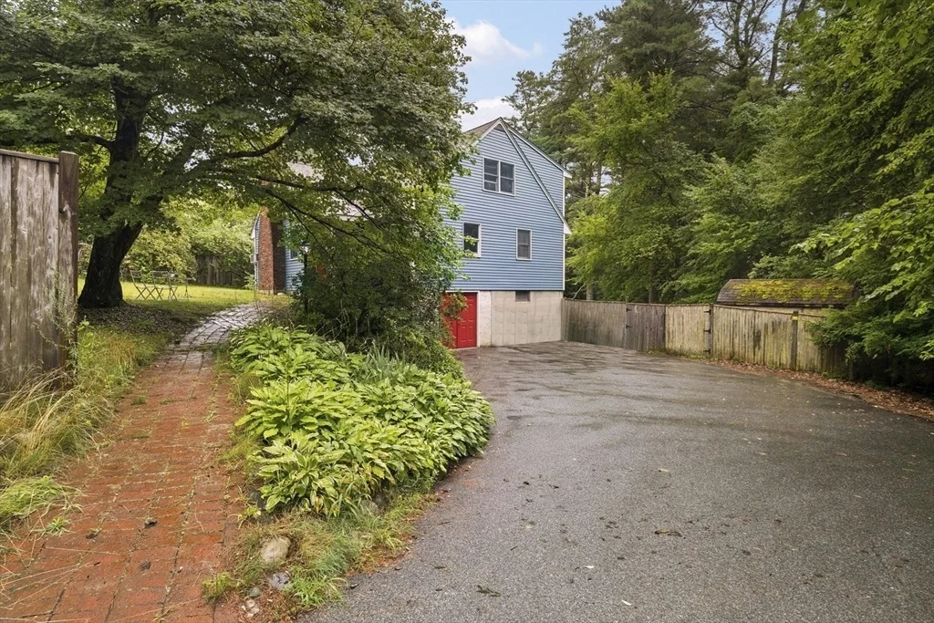 Photo of 412 Andover St