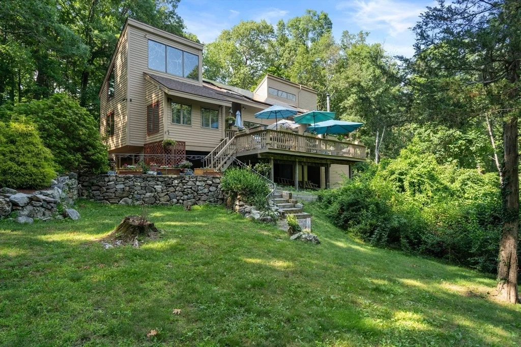 Photo of 7 Hilltop Ln