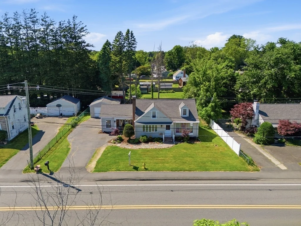Photo of 375 River Rd