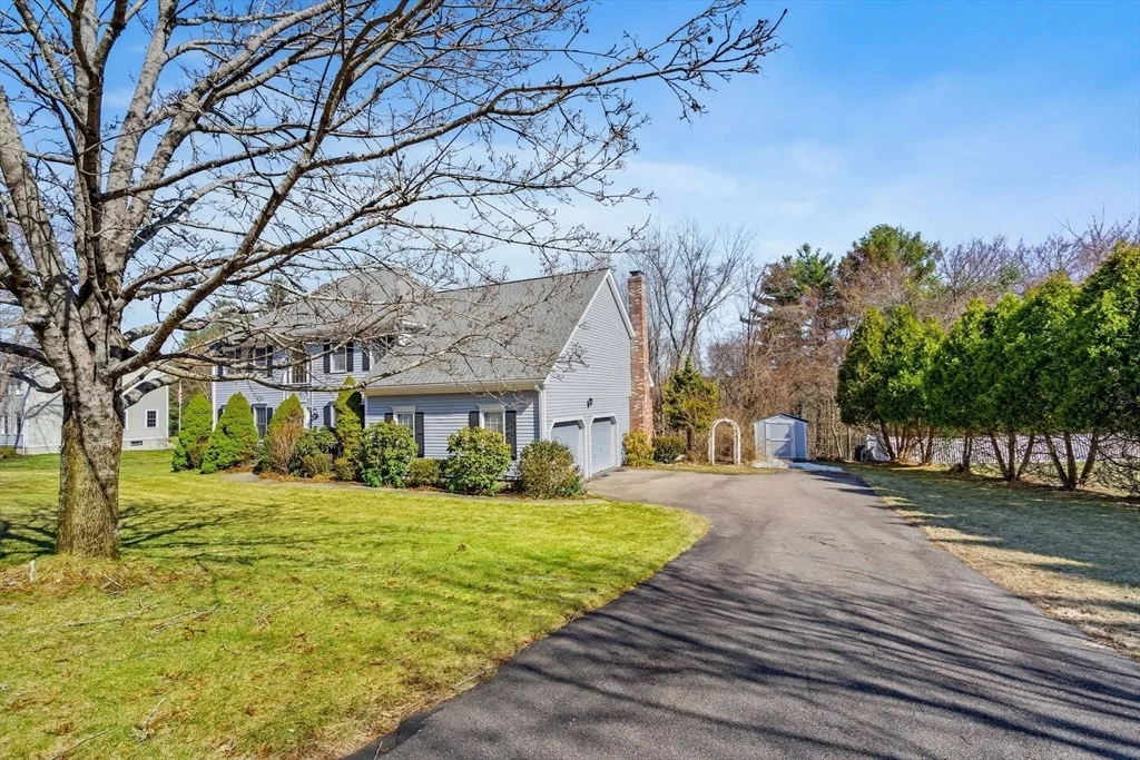 Photo of 15 Winterberry Dr