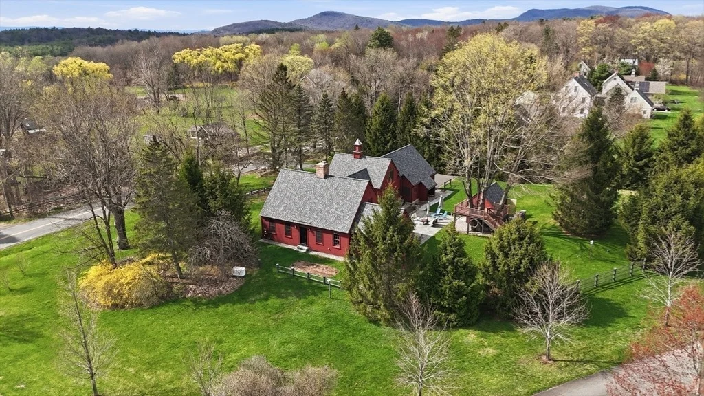 Photo of 281 Leverett Rd