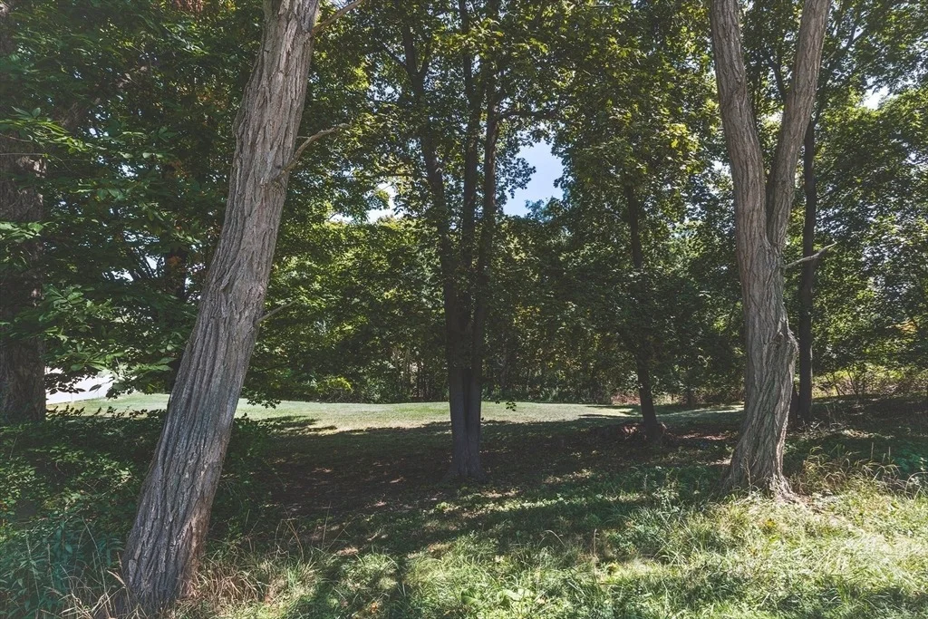 Photo of 23 Jeffreys Neck Rd