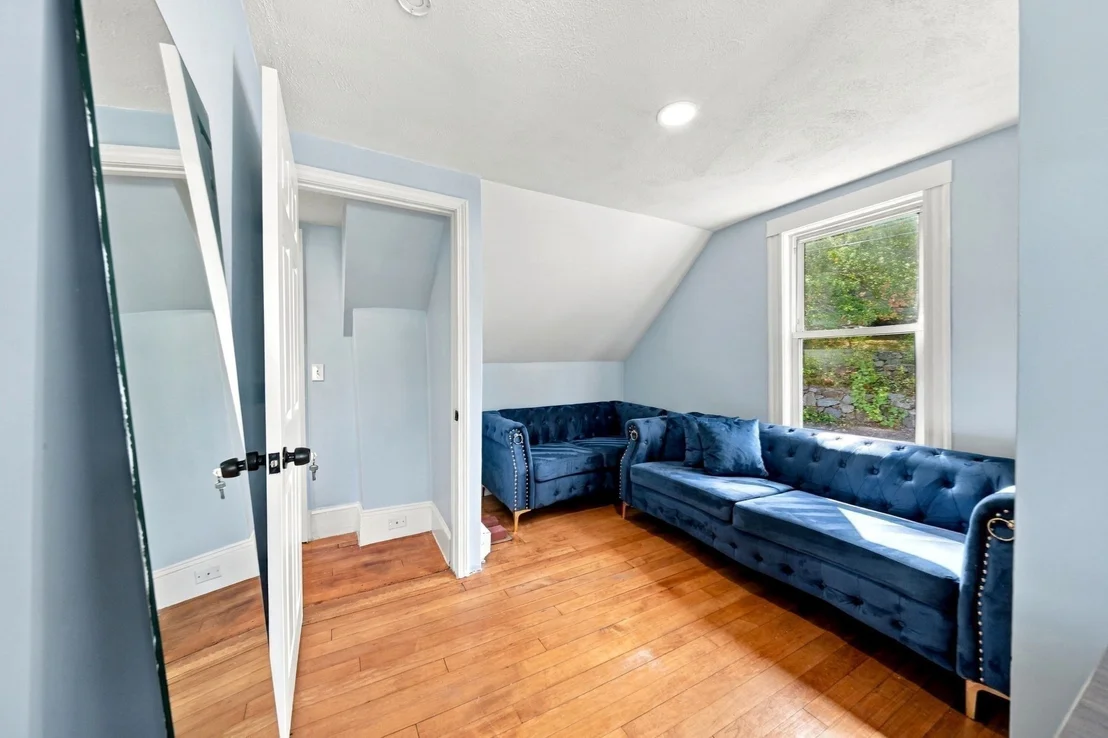Photo of 6 Clifton Ave