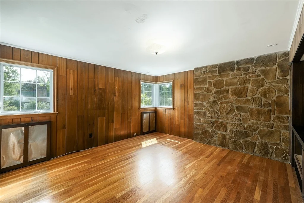 Photo of 6 Old Brook Dr