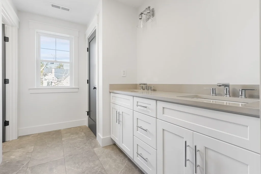 Photo of 242 Oak Street