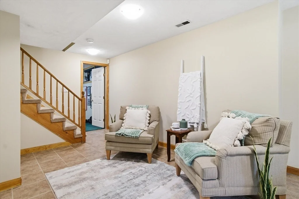 Photo of 18 Oakridge Dr