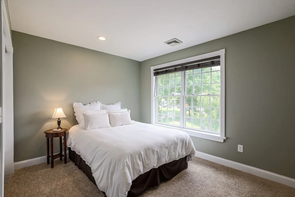 Photo of 10 Strawberry Knoll Dr