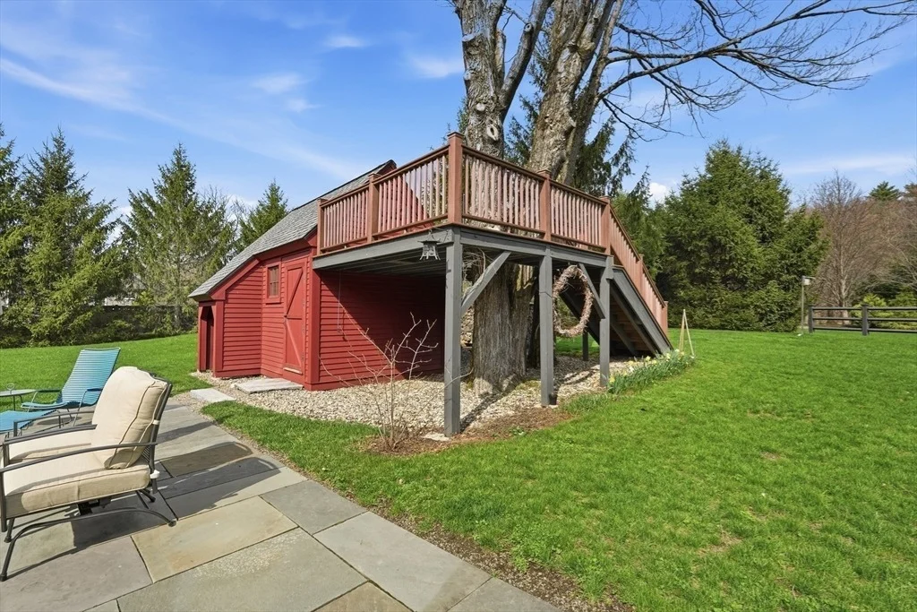 Photo of 281 Leverett Rd
