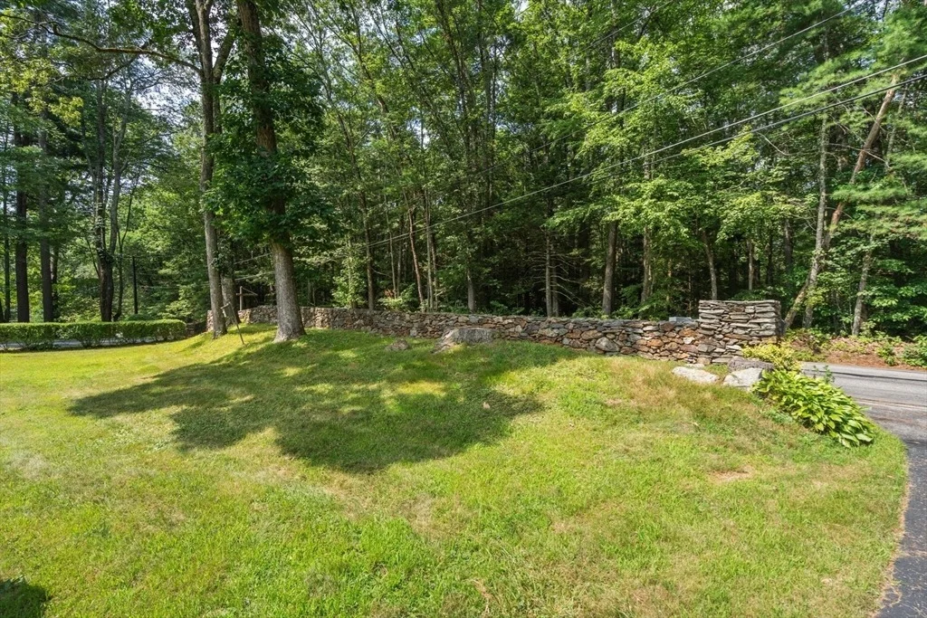 Photo of 749 Alpine Dr
