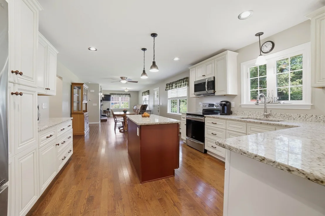 Photo of 425 River Road