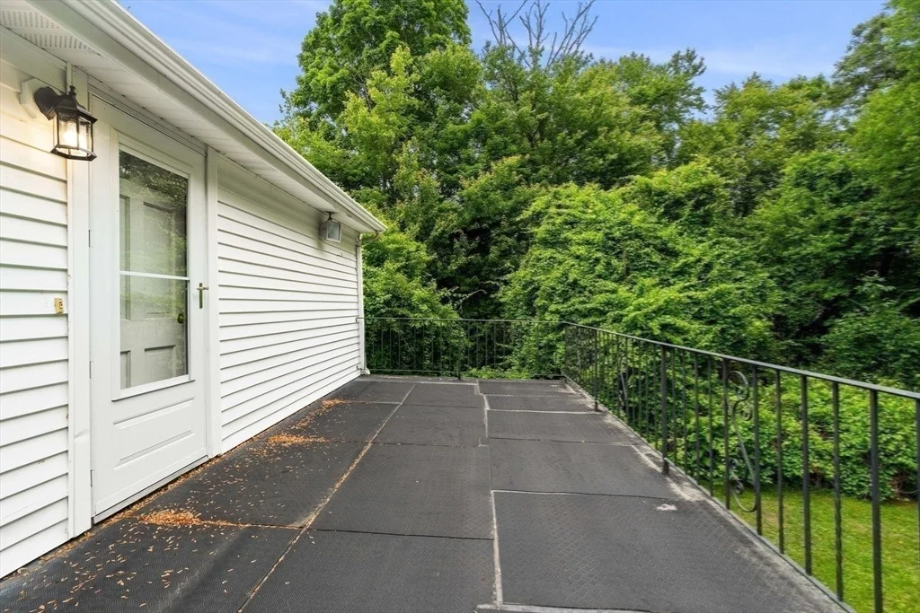 Photo of 15 Stanford Dr