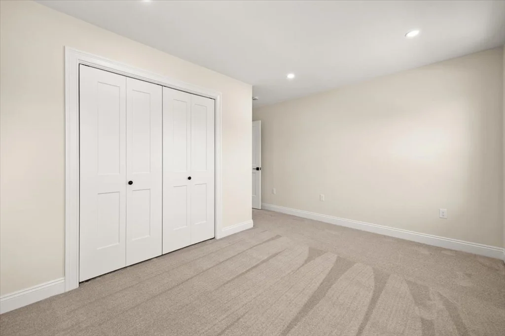 Photo of 12 Valley Run Dr