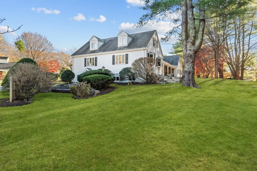 Photo of 676 Salem End Rd