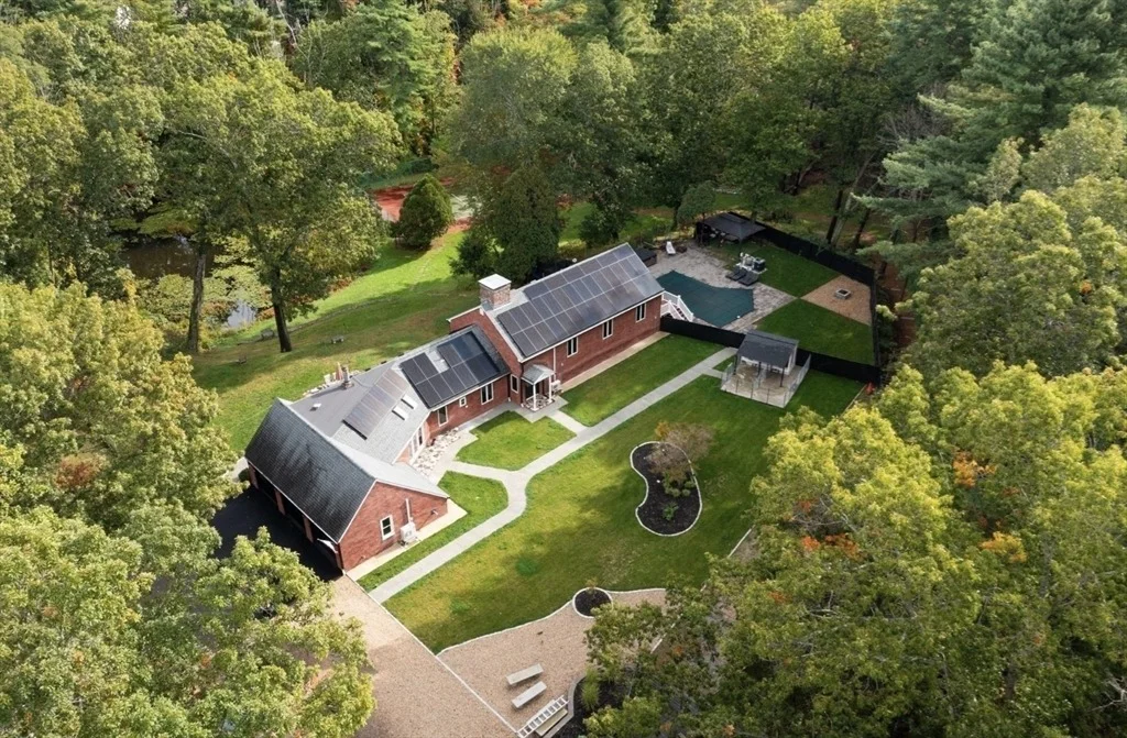 Photo of 105 Georgetown Rd