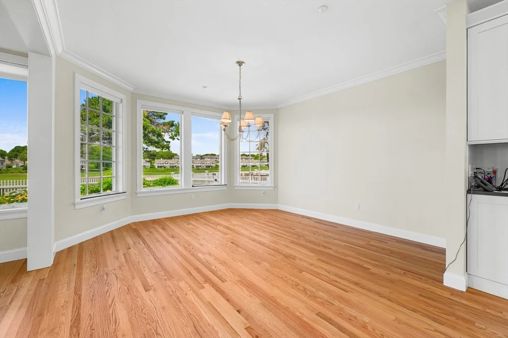 Photo of 129 Shore Dr W