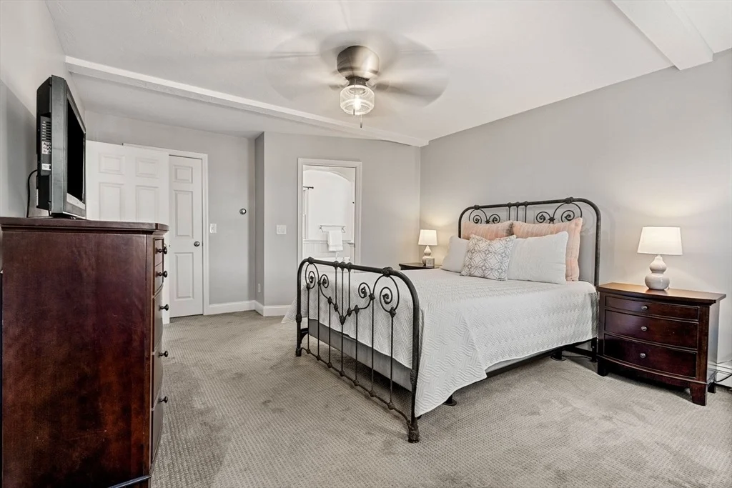 Photo of 39 Lovers Ln
