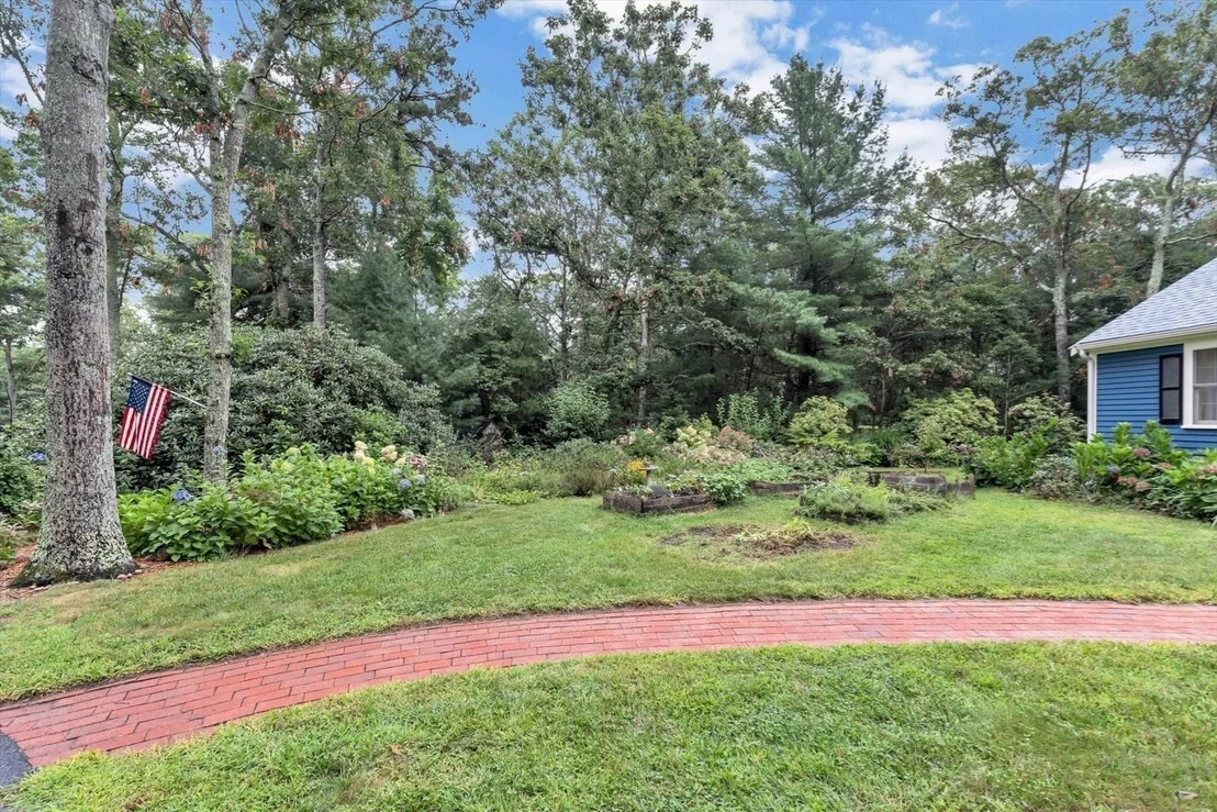 Photo of 8 Golf Link Cir