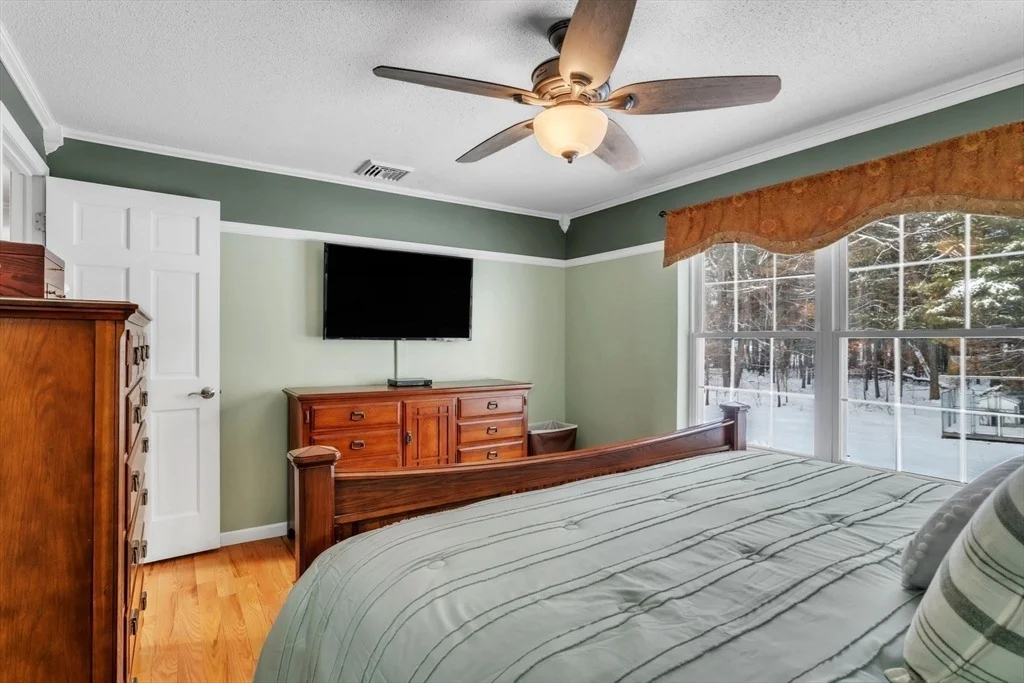 Photo of 11 Crystal Dr